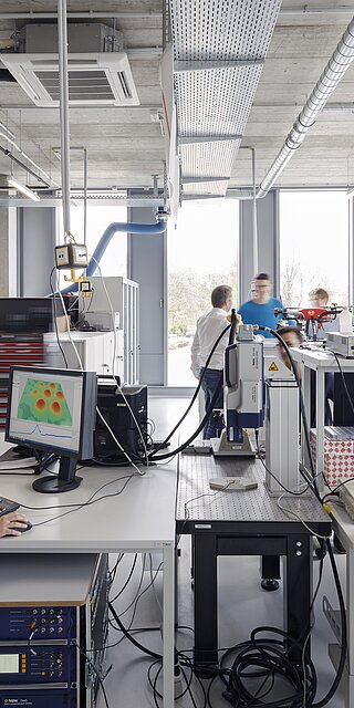 Das Sensorik-ApplikationsZentrum der OTH Regensburg hat sich zu einem wichtigen Impulsgeber für die Region Ostbayern und darüber hinaus entwickelt.