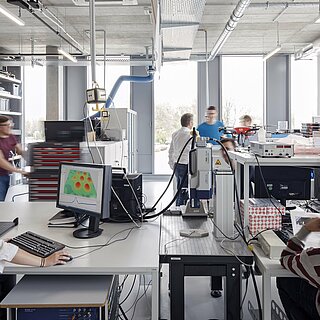 Das Sensorik-ApplikationsZentrum der OTH Regensburg hat sich zu einem wichtigen Impulsgeber für die Region Ostbayern und darüber hinaus entwickelt.